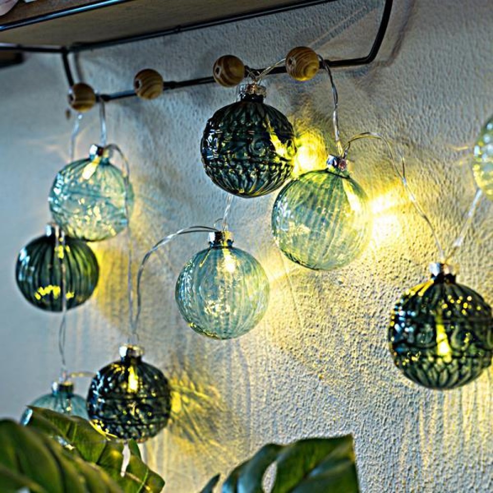 Σειρά 10 LED θερμό λευκό με πράσινες μπάλες Σειρά 10 LED θερμό λευκό με πράσινες μπάλες
